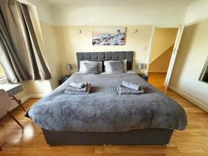 Heathrow Contractor 2-Bedroom Maisonette & Parking