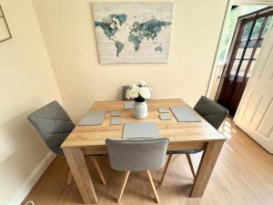 Heathrow Contractor 2-Bedroom Maisonette & Parking