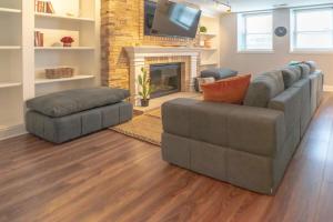 Lovely CWE 2BR with Private Parking ABODEbucks
