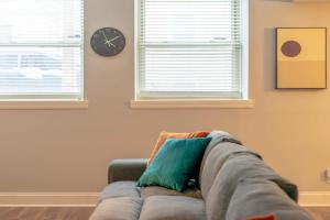 Lovely CWE 2BR with Private Parking ABODEbucks
