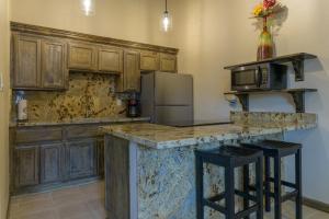 Tiki 252 - Standard 1BR Condo with Balcony Sleeps 4