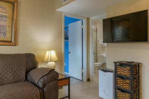 Tiki 252 - Standard 1BR Condo with Balcony Sleeps 4