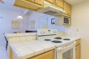 Tiki 202- Relaxing Standard 1BR Condo Near Beach condo