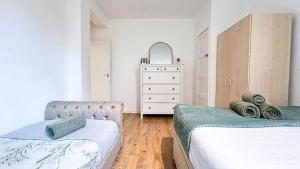 Family Friendly 3BR Flat near Finsbury Park with Lift Balcony Washer and Dryer