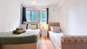 Family Friendly 3BR Flat near Finsbury Park with Lift Balcony Washer and Dryer