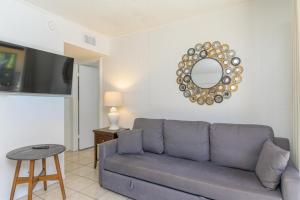 1BR Condo with Two Heated Pools and Pet Friendly condo