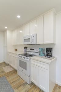 Tiki 136 - Spacious 1BR Condo Sleeps 6 Near Beach condo