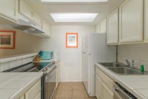 Tiki 318 - Lovely One Bedroom Beachfront Property condo