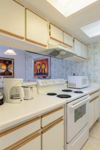 Tiki 120 - Close to the Beach 1BR Condo with Balcony condo