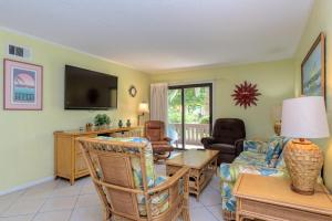 Tiki 117 - Comfortable 2BR Condo with AC & Wi-Fi condo
