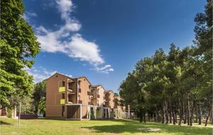 Nice Apartment In Umag With Outdoor Swimming Pool