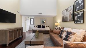 Treetops 4904 by AvantStay Hilton Head Condo Balcony Shared Pool Tennis Court Near Beach and Dining