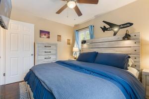 Akron 2 Bed 1 Bath Flight Themed Oasis Dog Friendly