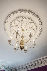 2 x The White House Apartments - on the Ring Road and 2 Mins To STANNERGATE PORTS - over 20 Locations in the City offered by Sunrise Short Lets Dundee