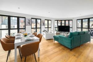 Luxury 70sqm 1Bedroom in Hoxton Sq 4 Mins to Old Street Tube Station Sleeps 4