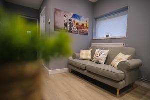 2 Bedroom Home with Free Parking & Fast Wi-Fi