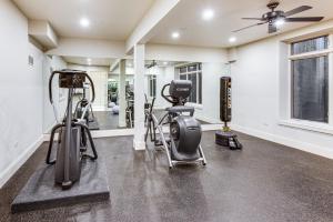 1 Mi to Metra: Estate w Theater, Game Room & More