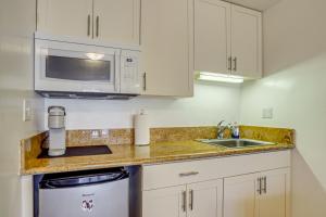 Harbor View and Pool Access Downtown Honolulu Gem!