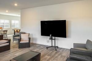 Pet-Friendly Yard! Family Home in Bakersfield