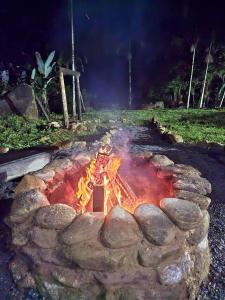 Chalé com Piscina natural próx as praias