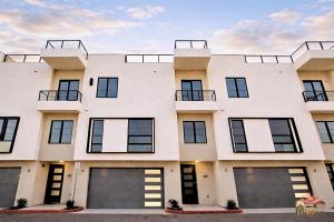 Scottsdale 3BR with Private XL Rooftop, 2Car Garage, Heated Pool & Hot Tub