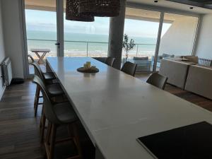 Semipiso de categoría frente al mar en Monte Hermoso