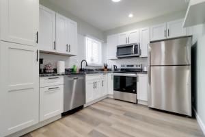 Near Midtown and Medical District! Updated Unit