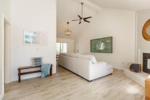 Southern Serenity, Fenced in Yard, Pet Friendly