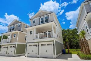 Coral Crush - Across from Ocean & Dog friendly