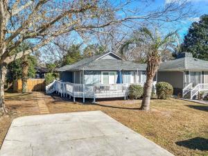 Grand Safari House: Hot Tub, Broadway at the Beac