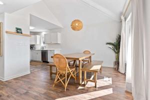 Grand Safari House: Hot Tub, Broadway at the Beac