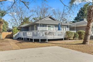 Grand Safari House: Hot Tub, Broadway at the Beac