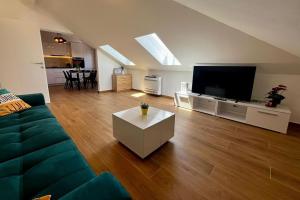 Apartments with parking space Split - 25153