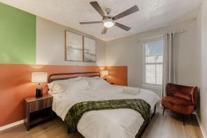 Serene King Suite Getaway - Sleeps 4 - Pool, Pkg