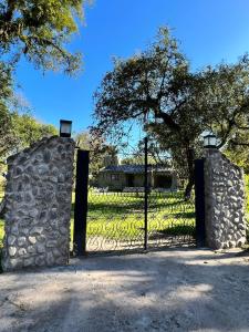 Casa con amplio jardín y pileta privada