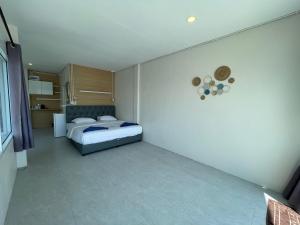 Naiharn On The Rock Resort Phuket