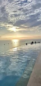 Beachfront Condo 1605 Murano Centro 1, Near Walled City Airport Pick Up