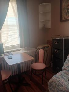 Oakland House Apartments