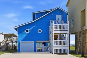 Beachfront Family Retreat | Steps to Sand