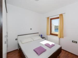 Pool view apartment with balcony in Obrovac