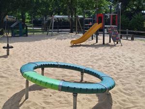 Gîte accueillant avec terrasse à Saint-Julien-en-Born - API-1-52-706