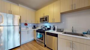 Stylish Home with Free Parking