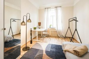 Spacious 7-Bedroom Apartment for Groups - Valdemara Street