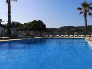 Mobil-home confortable avec terrasse à Collias - API-1-52-810