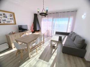 Bonito apartamento a 200m de la playa con terraza y garaje en Roses - HISP-312-48