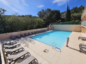 Chalet avec Terrasse au Camping Saint Jean, 4 Pers, 2 Ch - API-1-52-906