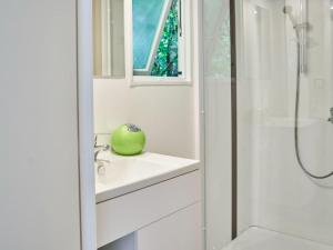 Mobil-home confortable avec terrasse à Séez, 2 chambres - API-1-52-872