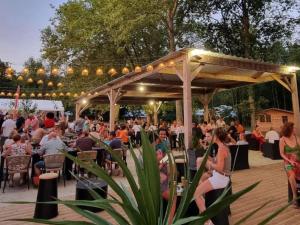 Mobil-home familial 8 pers avec terrasse - API-1-52-900