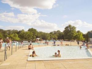 Mobil-home confortable avec terrasse à Saint-Satur - API-1-52-1195