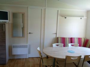 Mobil-home 32m² avec Terrasse, 3 Chambres pour 6 personnes - API-1-52-1245